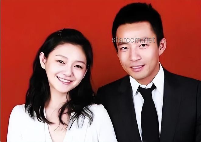 汪小菲马筱梅中式婚礼：穿婚服热情打招呼的浪漫瞬间